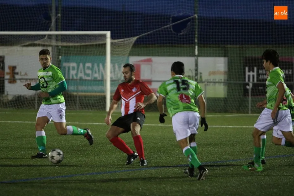 Foto 11 - El CD Guijuelo B golea al Pizarrales para evitar descolgarse de la parte alta de la tabla (4-2)