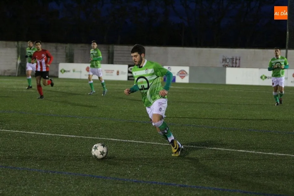 Foto 9 - El CD Guijuelo B golea al Pizarrales para evitar descolgarse de la parte alta de la tabla (4-2)