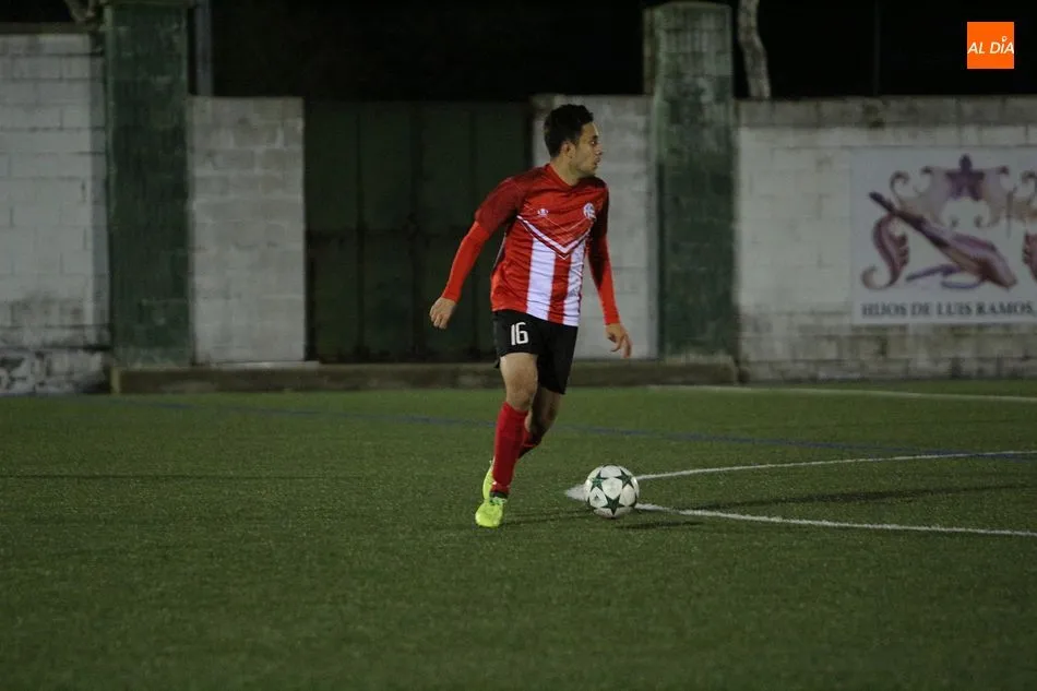 Foto 8 - El CD Guijuelo B golea al Pizarrales para evitar descolgarse de la parte alta de la tabla (4-2)
