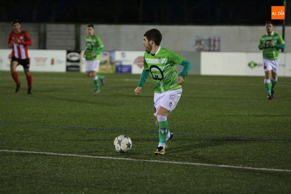 Foto 7 - El CD Guijuelo B golea al Pizarrales para evitar descolgarse de la parte alta de la tabla (4-2)