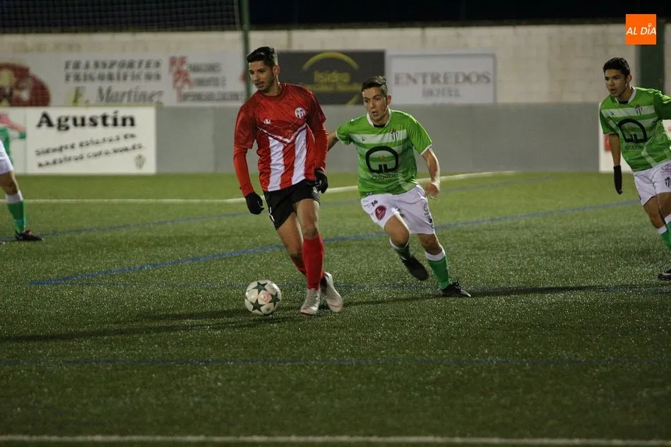 Foto 6 - El CD Guijuelo B golea al Pizarrales para evitar descolgarse de la parte alta de la tabla (4-2)