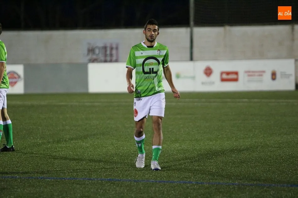 Foto 4 - El CD Guijuelo B golea al Pizarrales para evitar descolgarse de la parte alta de la tabla (4-2)