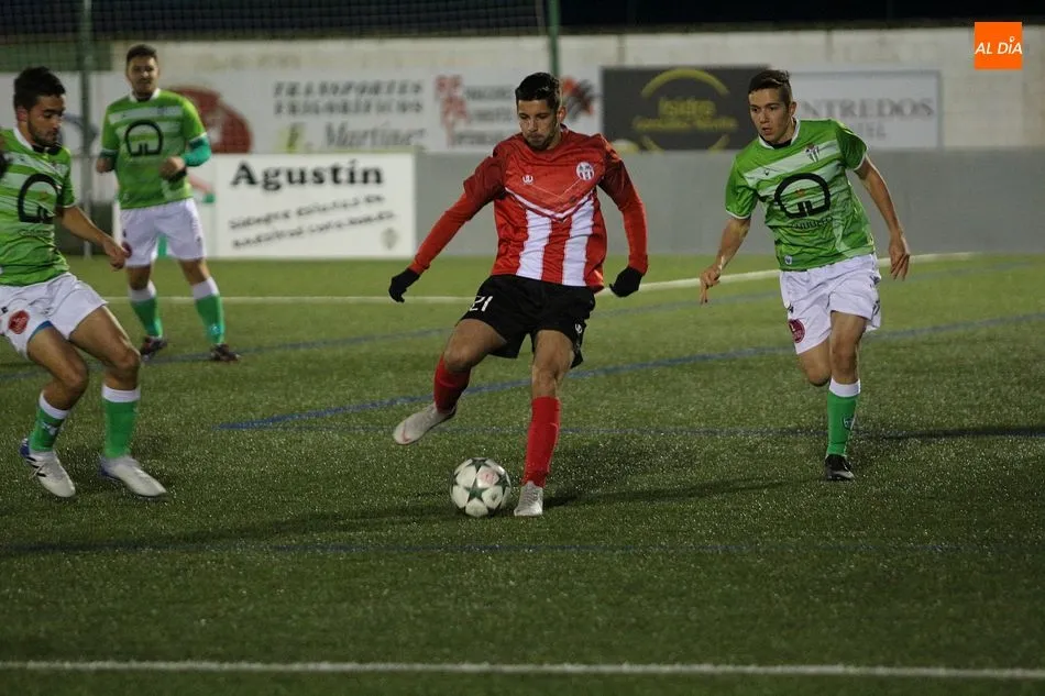 Foto 3 - El CD Guijuelo B golea al Pizarrales para evitar descolgarse de la parte alta de la tabla (4-2)