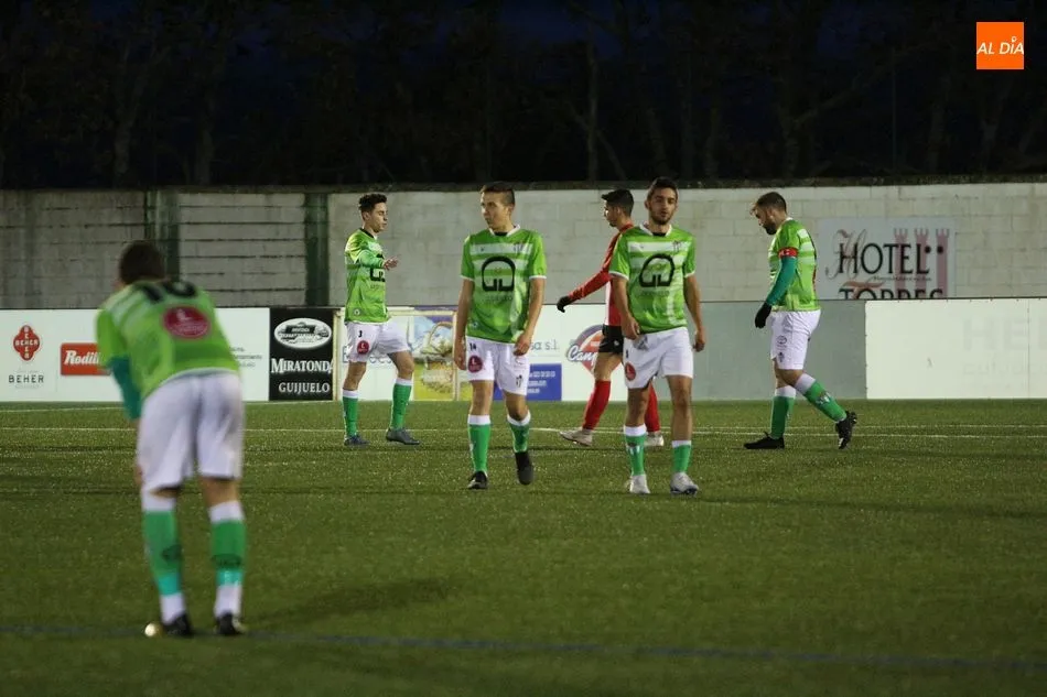 Foto 2 - El CD Guijuelo B golea al Pizarrales para evitar descolgarse de la parte alta de la tabla (4-2)