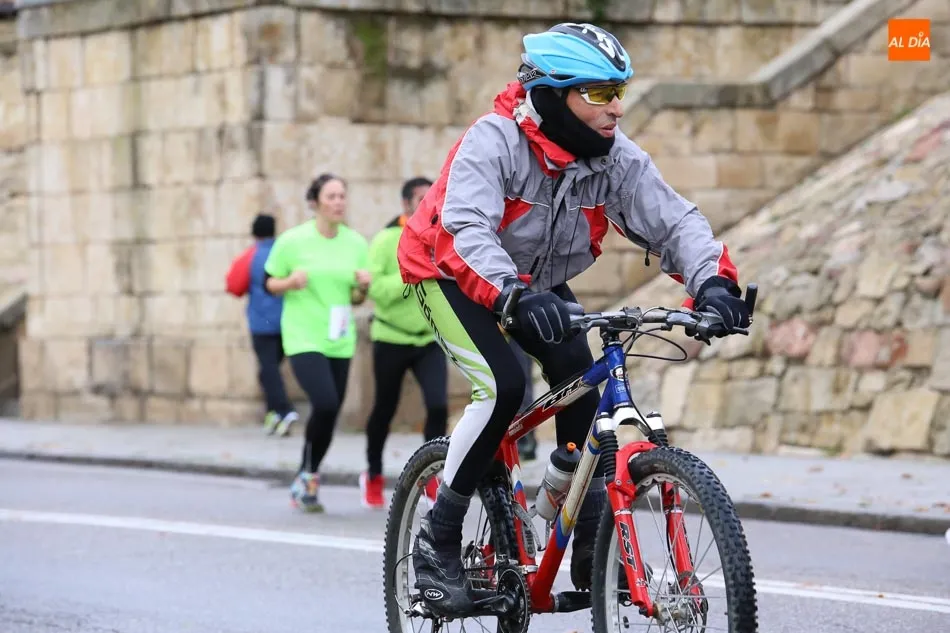 Foto 5 - Diego Jim&eacute;nez y Pilar Garc&iacute;a se proclaman vencedores de la VI Vuelta Pedestre a Salamanca