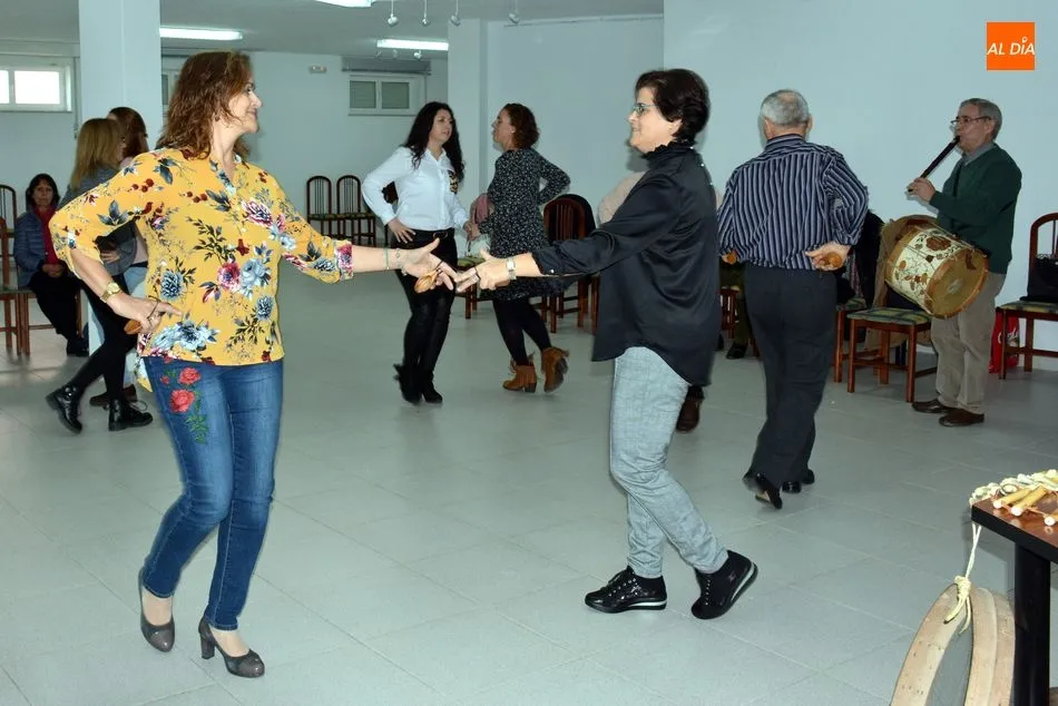 Foto 5 - El folclore de Lumbrales protagoniza la &uacute;ltima sesi&oacute;n de los talleres de m&uacute;sica tradicional de...