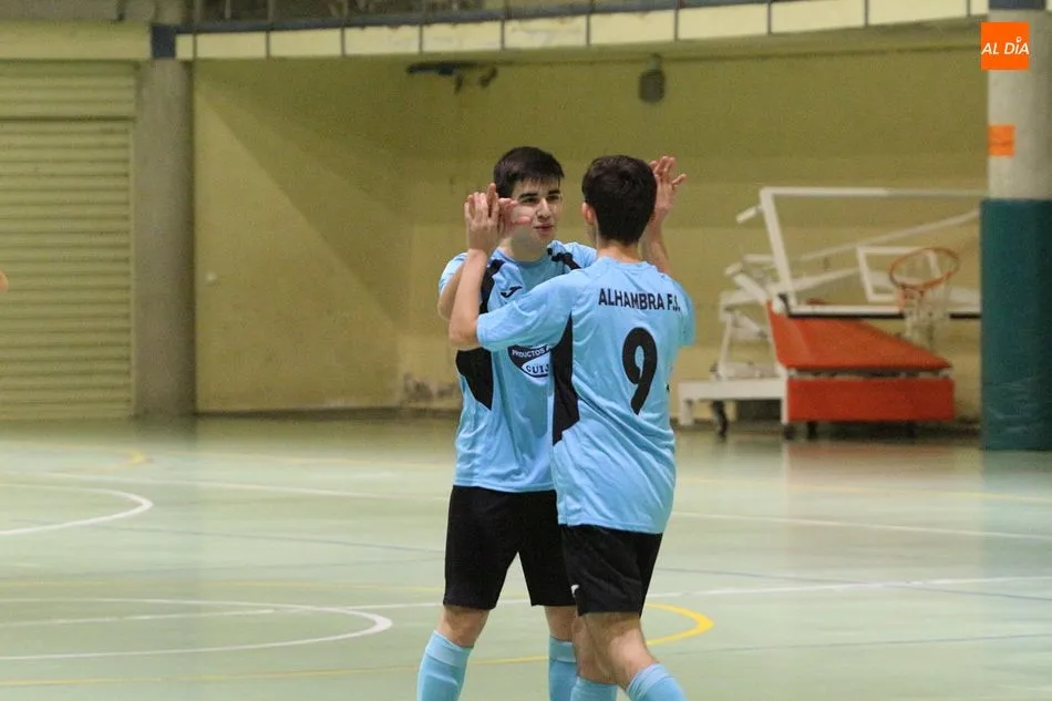 El Alhambra Juvenil Regional celebra el 5-0 marcado por Estévez