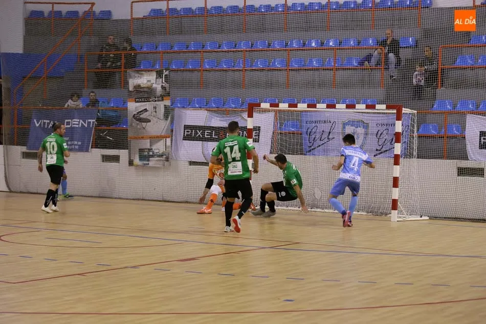 Foto 10 - El Salamanca F&uacute;tbol Sala vuelve a la victoria con una manita (5-0)