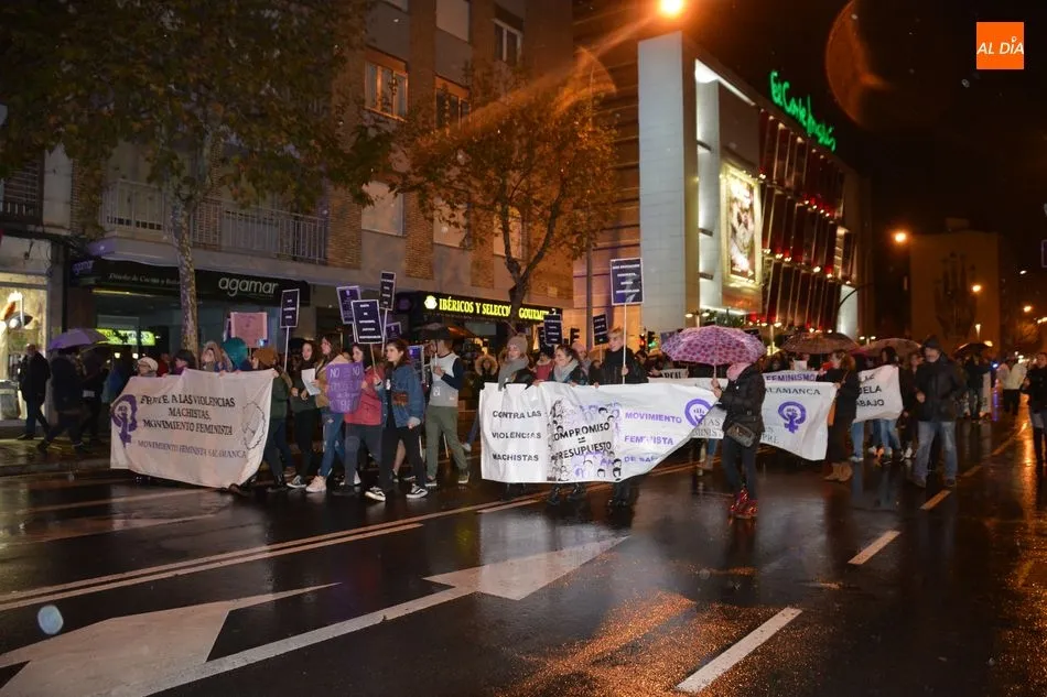 Foto 8 - Multitudinaria manifestaci&oacute;n en apoyo a las v&iacute;ctimas de violencia de g&eacute;nero  