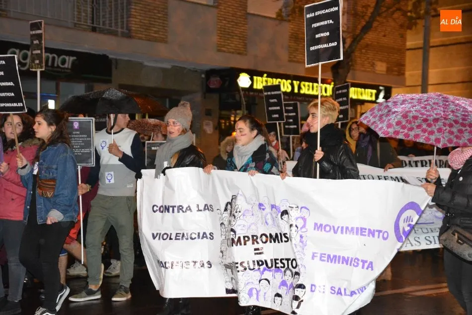 Foto 7 - Multitudinaria manifestaci&oacute;n en apoyo a las v&iacute;ctimas de violencia de g&eacute;nero  