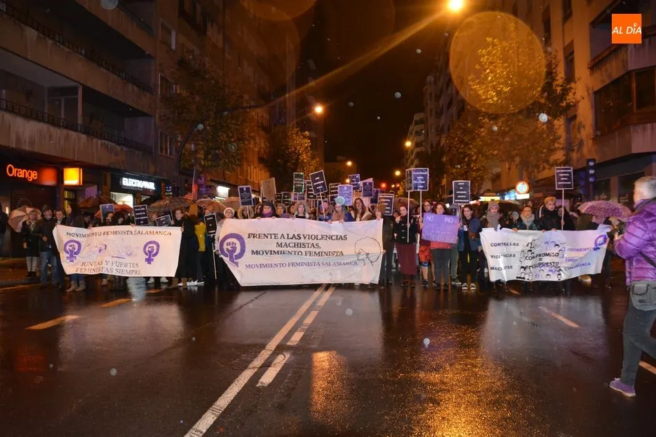 Foto 3 - Multitudinaria manifestaci&oacute;n en apoyo a las v&iacute;ctimas de violencia de g&eacute;nero  