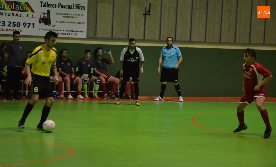Foto 7 - Arturo y Cholo traducen a goles el dominio coral del III Senior sobre el FS San Jos&eacute;  