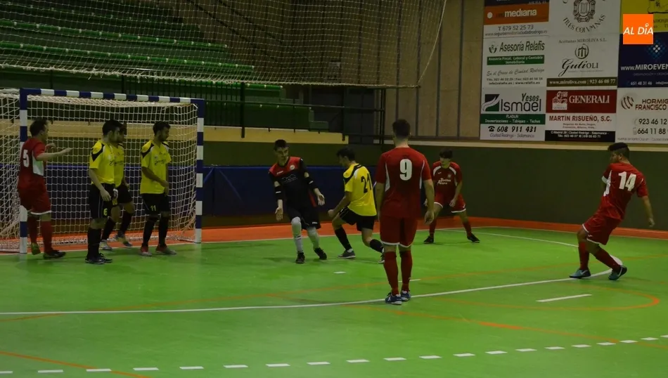 Foto 4 - Arturo y Cholo traducen a goles el dominio coral del III Senior sobre el FS San Jos&eacute;  