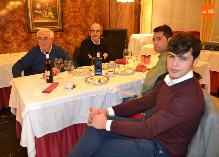 Foto 5 - Manuel Diosleguarde recoge el trofeo a la mejor faena de la Feria de Pe&ntilde;aranda
