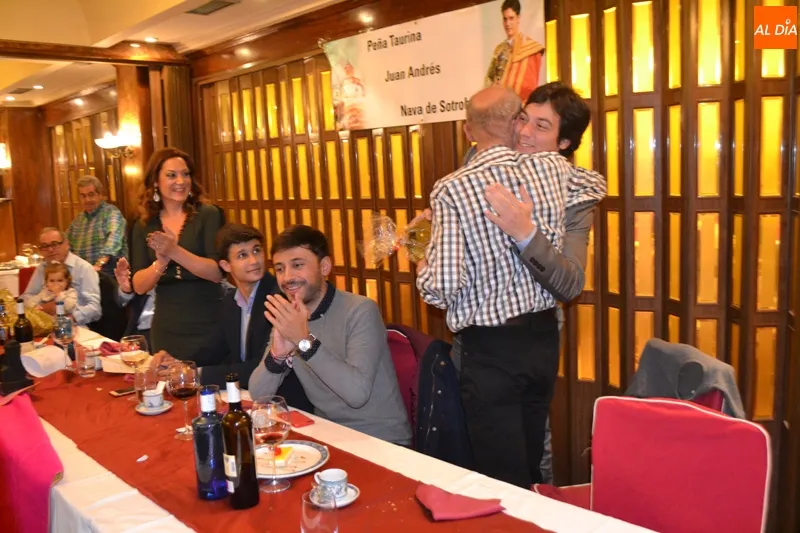 Foto 3 - Manuel Diosleguarde recoge el trofeo a la mejor faena de la Feria de Pe&ntilde;aranda