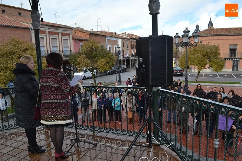 Foto 2 - Pe&ntilde;aranda muestra su rechazo a la violencia de g&eacute;nero y su solidaridad con las v&iacute;ctimas