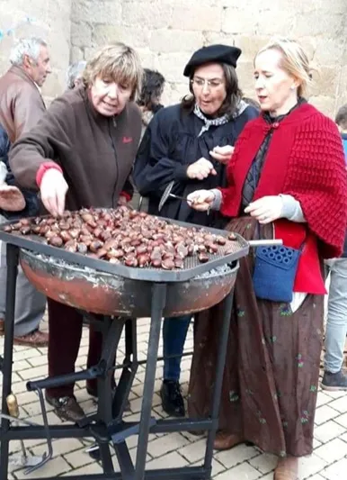 Foto 3 - Tradicion, sabores y ambiente se unen en la Fiesta de la Casta&ntilde;a en Macotera