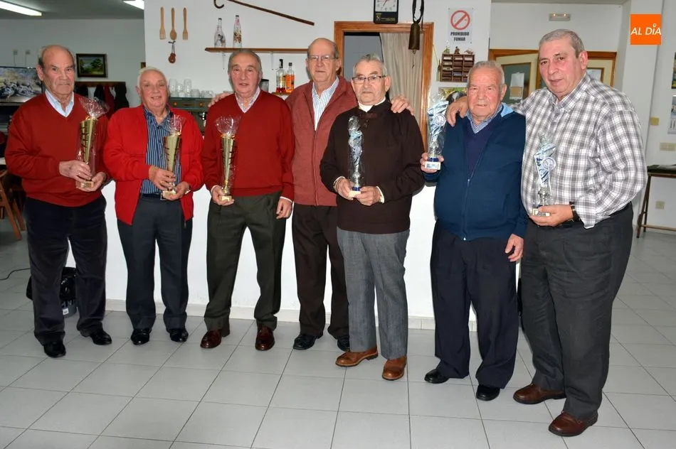 Foto 6 - Los veteranos ganan el XVII Campeonato de Brisca en el hogar del jubilado de Lumbrales