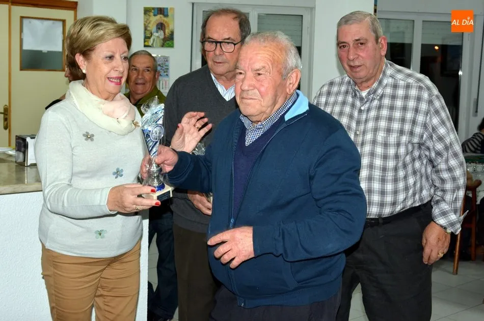 Foto 9 - Los veteranos ganan el XVII Campeonato de Brisca en el hogar del jubilado de Lumbrales