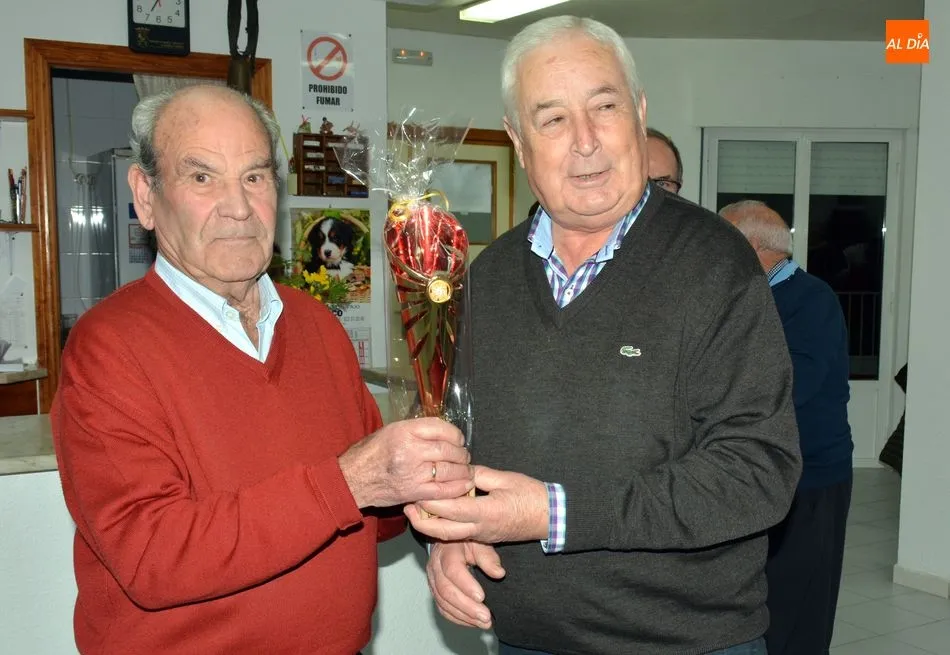 Foto 10 - Los veteranos ganan el XVII Campeonato de Brisca en el hogar del jubilado de Lumbrales