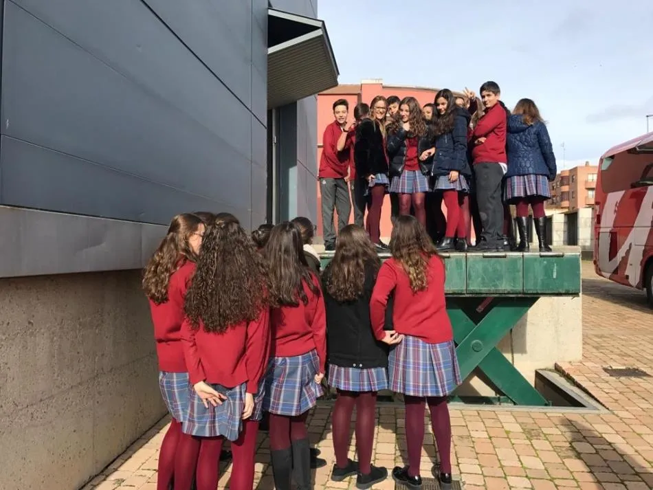 Foto 6 - Divertida lecci&oacute;n de arte en el DA2&nbsp;para alumnos del colegio San Juan Bosco