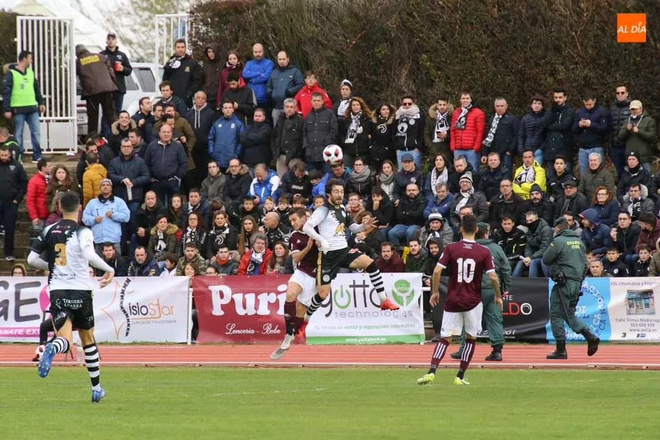 Jugada del derbi entre Unionistas y Salamanca UDS