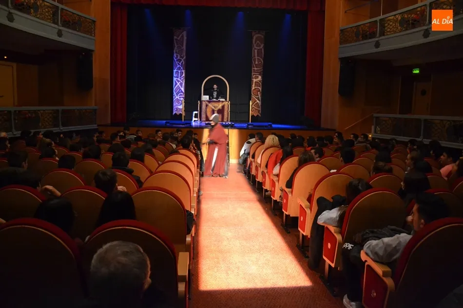 Foto 8 - El rompedor espect&aacute;culo de &lsquo;La Calderona&rsquo; conquista a los alumnos de Secundaria  