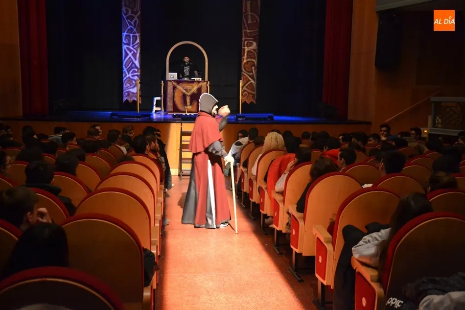 Foto 7 - El rompedor espect&aacute;culo de &lsquo;La Calderona&rsquo; conquista a los alumnos de Secundaria  