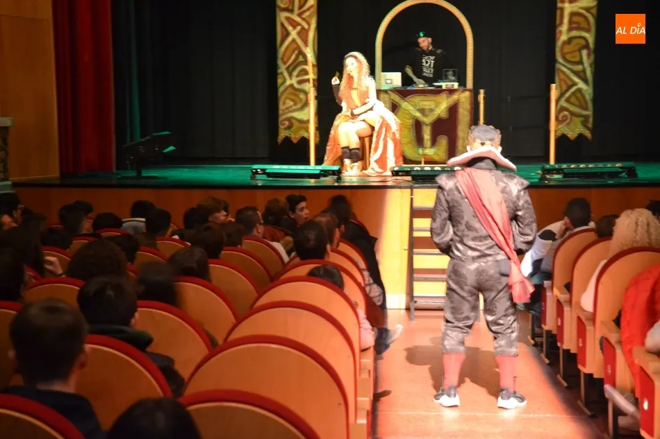Foto 4 - El rompedor espect&aacute;culo de &lsquo;La Calderona&rsquo; conquista a los alumnos de Secundaria  