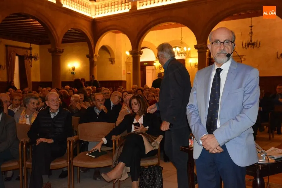 Foto 11 - Vicente Sierra Puparelli desvela&nbsp;los entresijos de la Universidad de Salamanca  