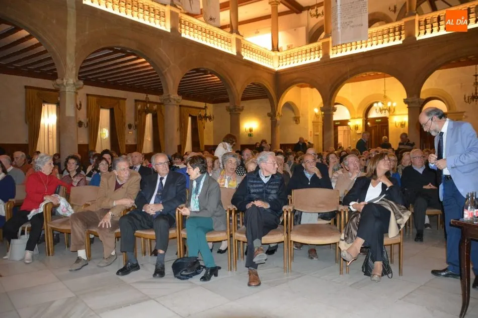 Foto 9 - Vicente Sierra Puparelli desvela&nbsp;los entresijos de la Universidad de Salamanca  
