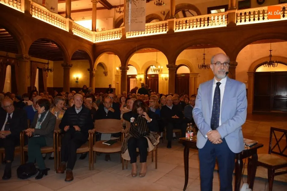 Foto 8 - Vicente Sierra Puparelli desvela&nbsp;los entresijos de la Universidad de Salamanca  