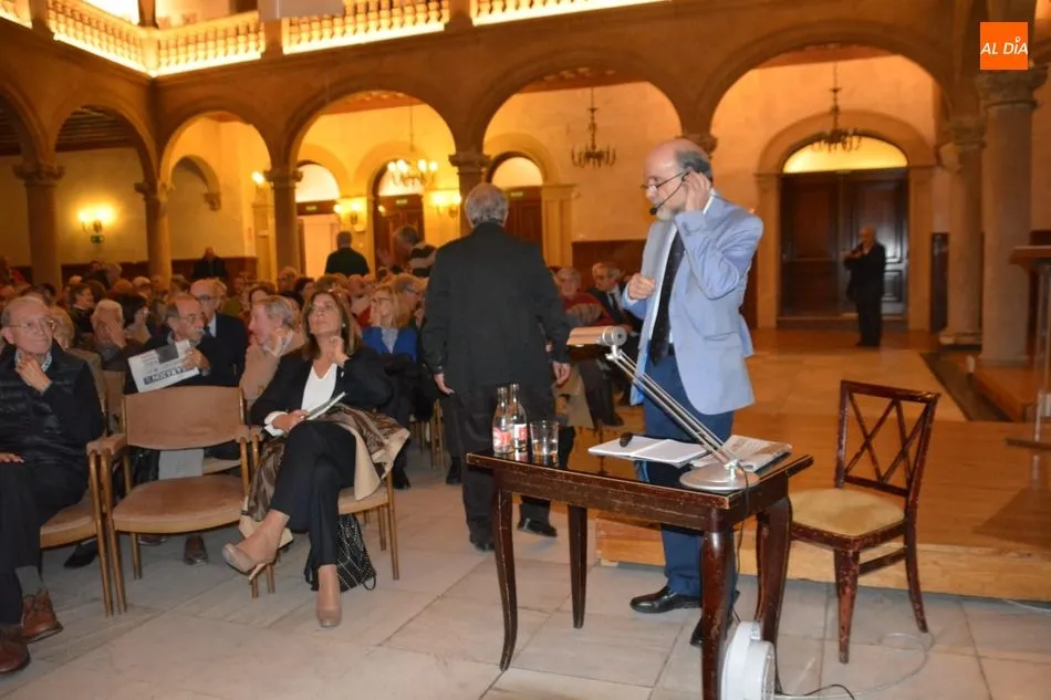 Foto 6 - Vicente Sierra Puparelli desvela&nbsp;los entresijos de la Universidad de Salamanca  