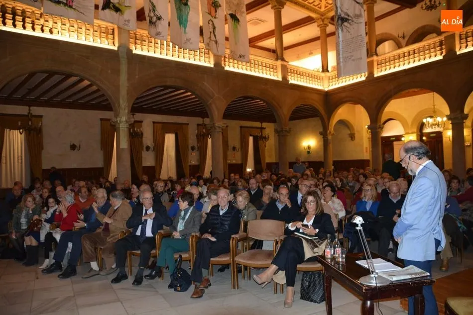 Foto 5 - Vicente Sierra Puparelli desvela&nbsp;los entresijos de la Universidad de Salamanca  