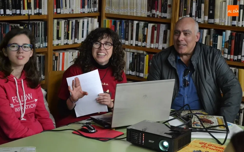 Foto 2 - El dibujante de c&oacute;mics Jos&eacute; Revilla visita el taller &lsquo;El Duende del &Aacute;gueda&rsquo;  