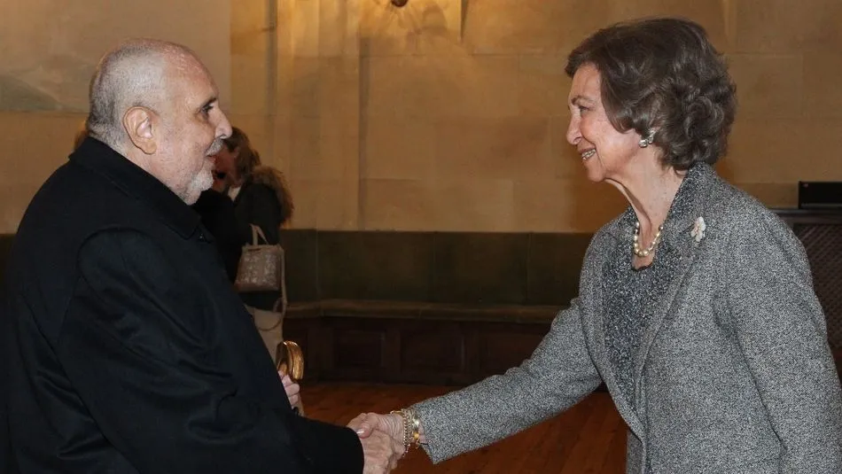 Enrique Viloria Vera saludando a la Reina Sofía, en Salamanca