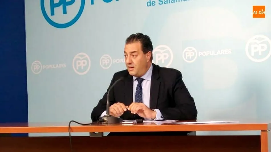 El procurador salmantino Salvador Cruz en la rueda de prensa sobre estas iniciativas