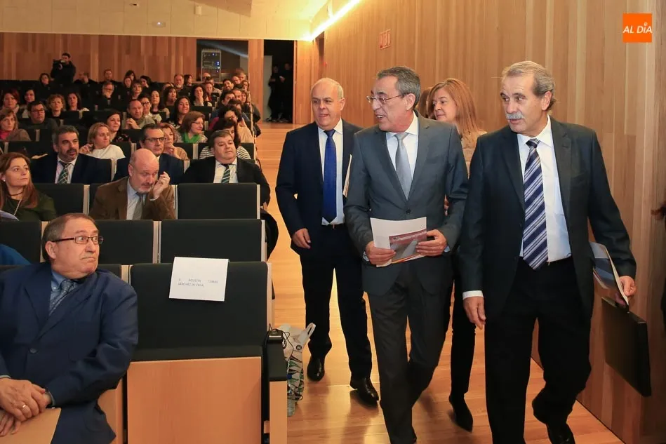 Foto 3 - Salmantinos ilustres y estudiantes celebran el 40 aniversario de la Constituci&oacute;n Espa&ntilde;ola