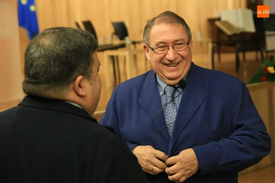 Foto 2 - Salmantinos ilustres y estudiantes celebran el 40 aniversario de la Constituci&oacute;n Espa&ntilde;ola