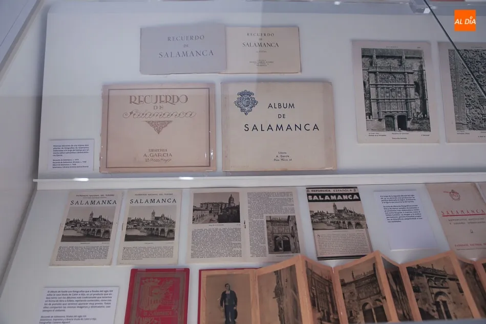 Foto 6 - Una exposici&oacute;n desvela la imagen con la que la Usal ha forjado su personalidad institucional  