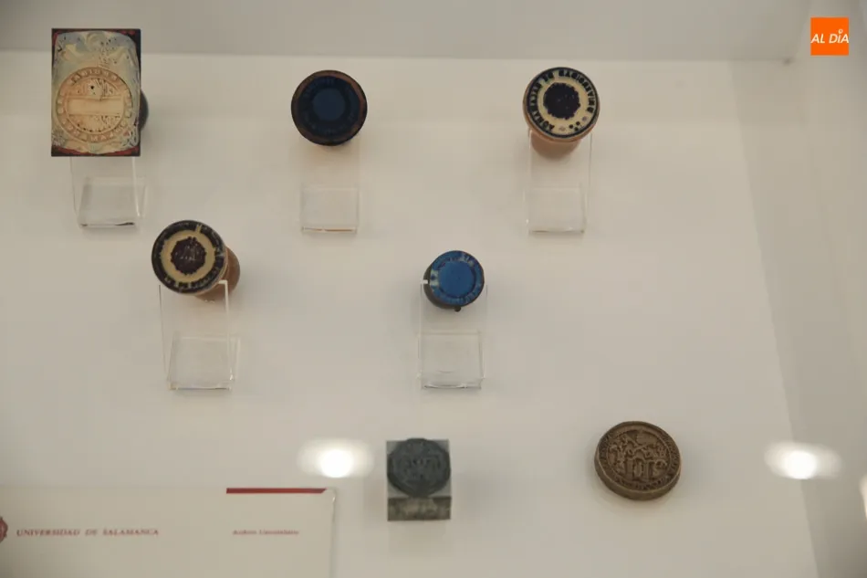 Foto 4 - Una exposici&oacute;n desvela la imagen con la que la Usal ha forjado su personalidad institucional  