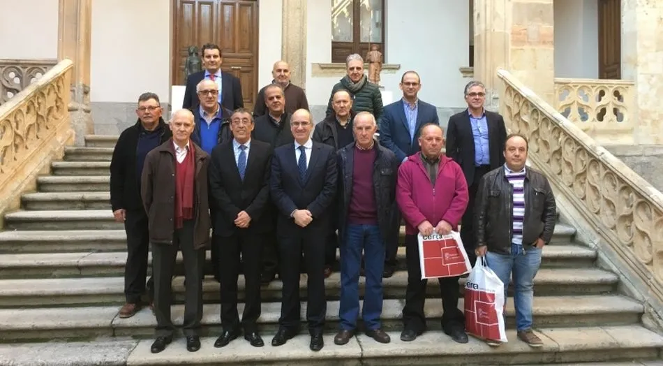 Javier Iglesias y Bienvenido Mena, en una de las últimas entregas de los invetarios de bienes municipales