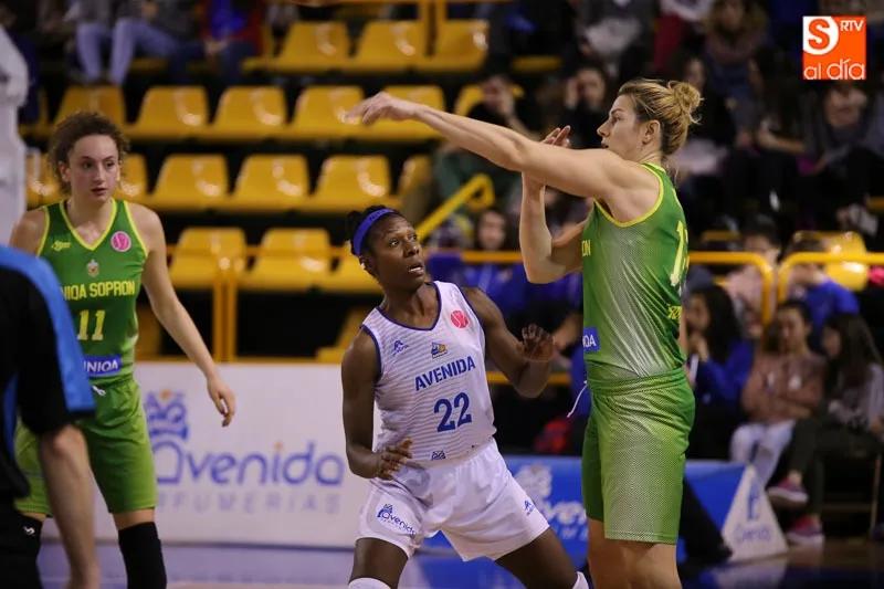 Imagen del último encuentro entre el Perfumerías Avenida y el Sopron. / Alberto Martín