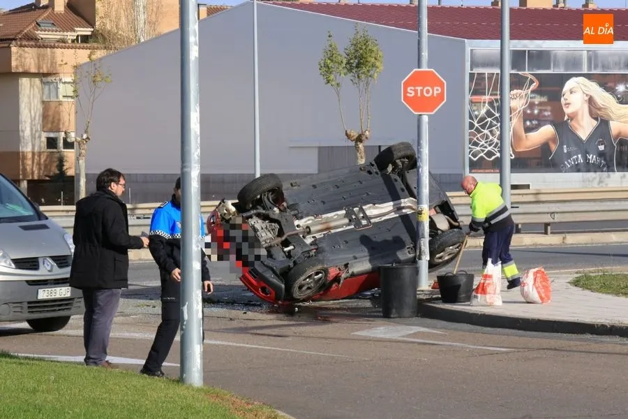 Foto 7 - Herida tras un vuelco en la v&iacute;a de servicio del Centro Comercial Capuchinos