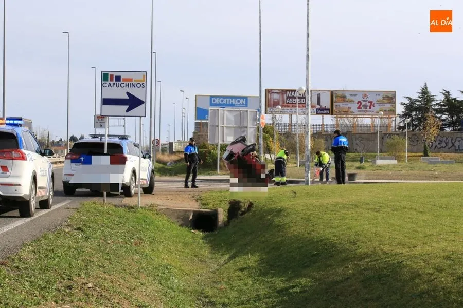 Foto 4 - Herida tras un vuelco en la v&iacute;a de servicio del Centro Comercial Capuchinos