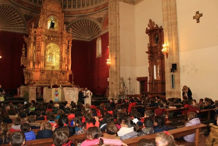 Foto 7 - El colegio Calasanz rinde homenaje a su patr&oacute;n por el D&iacute;a del Maestro  