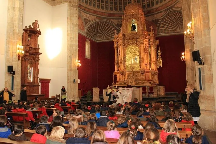 Foto 6 - El colegio Calasanz rinde homenaje a su patr&oacute;n por el D&iacute;a del Maestro  