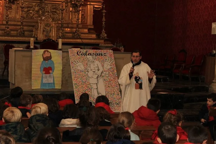 Foto 5 - El colegio Calasanz rinde homenaje a su patr&oacute;n por el D&iacute;a del Maestro  