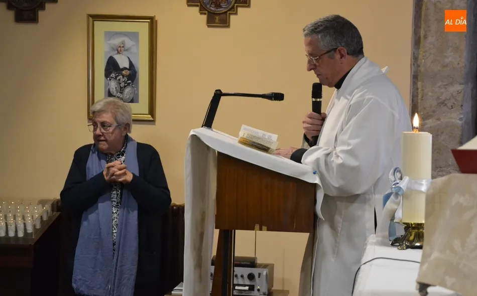Foto 10 - Lleno a rebosar en la jornada final de la novena en honor a la Virgen de la Medalla Milagrosa  