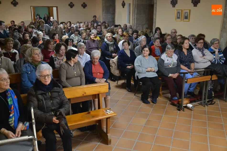 Lleno a rebosar en la jornada final de la novena en honor a la Virgen de la Medalla Milagrosa  